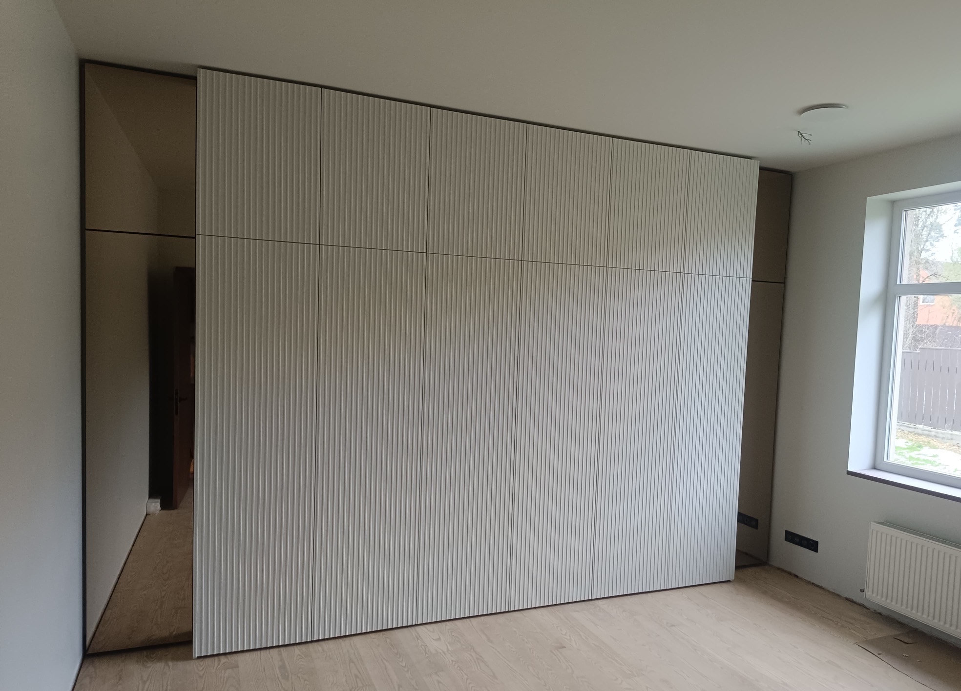 Fluted wall wardrobe — UNIKA M