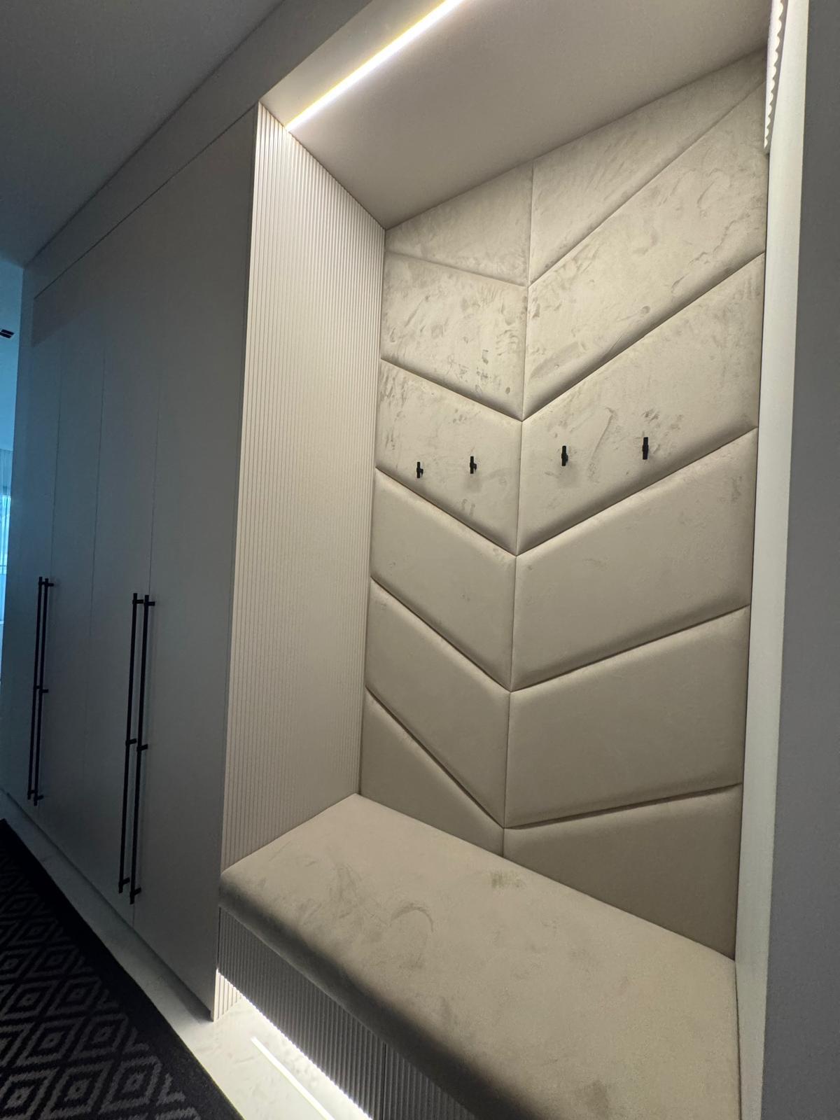 Upholstered hallway niche — UNIKA M