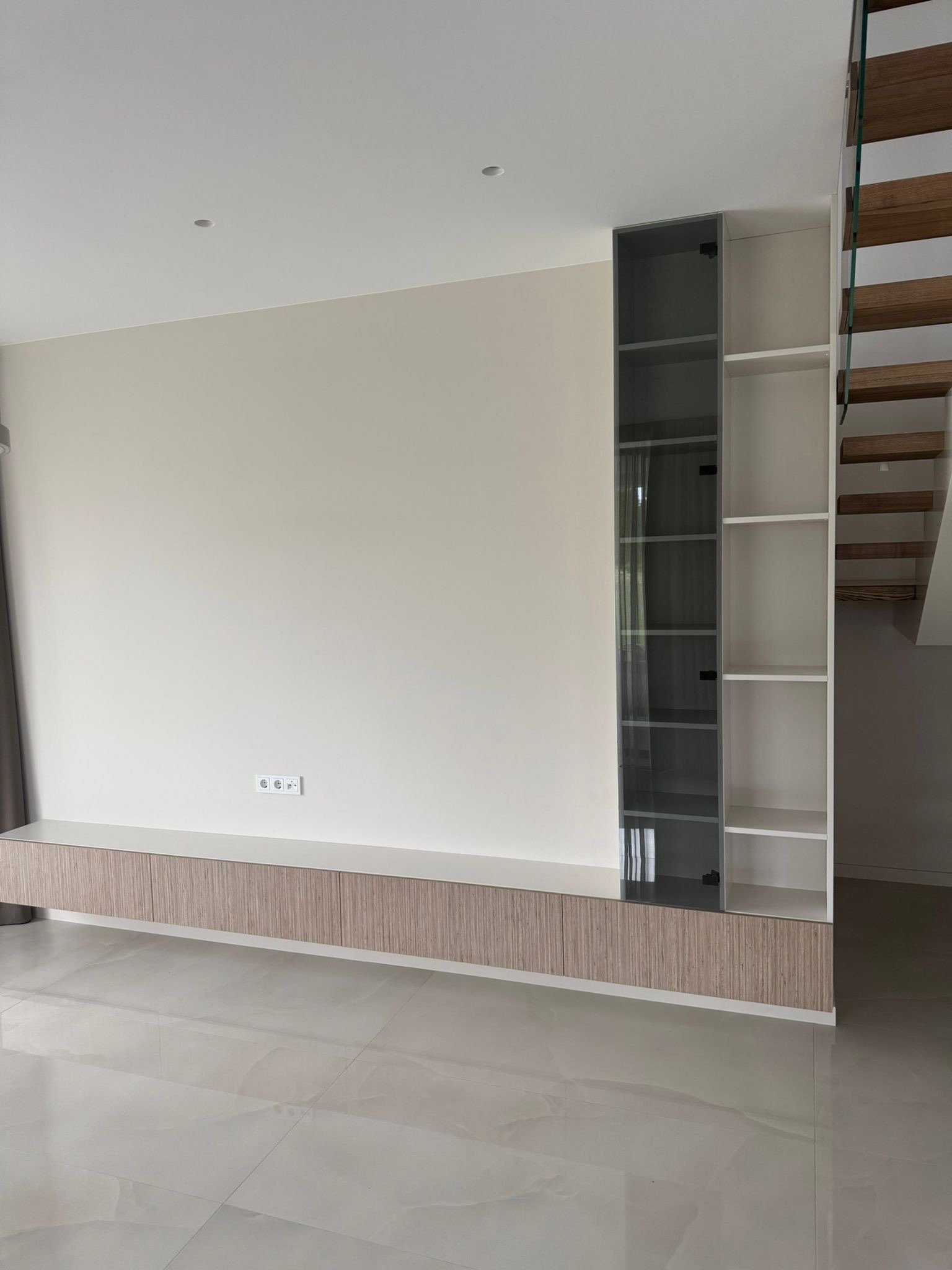 Minimalist TV wall — UNIKA M