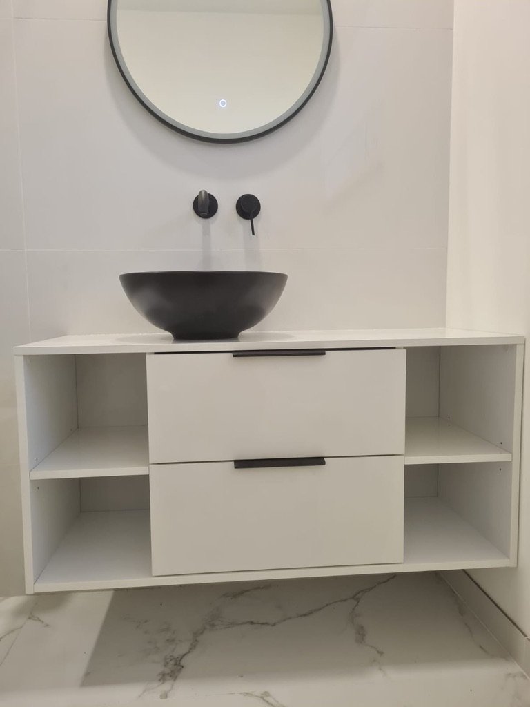 Piekārta izlietnes kumode — UNIKA M