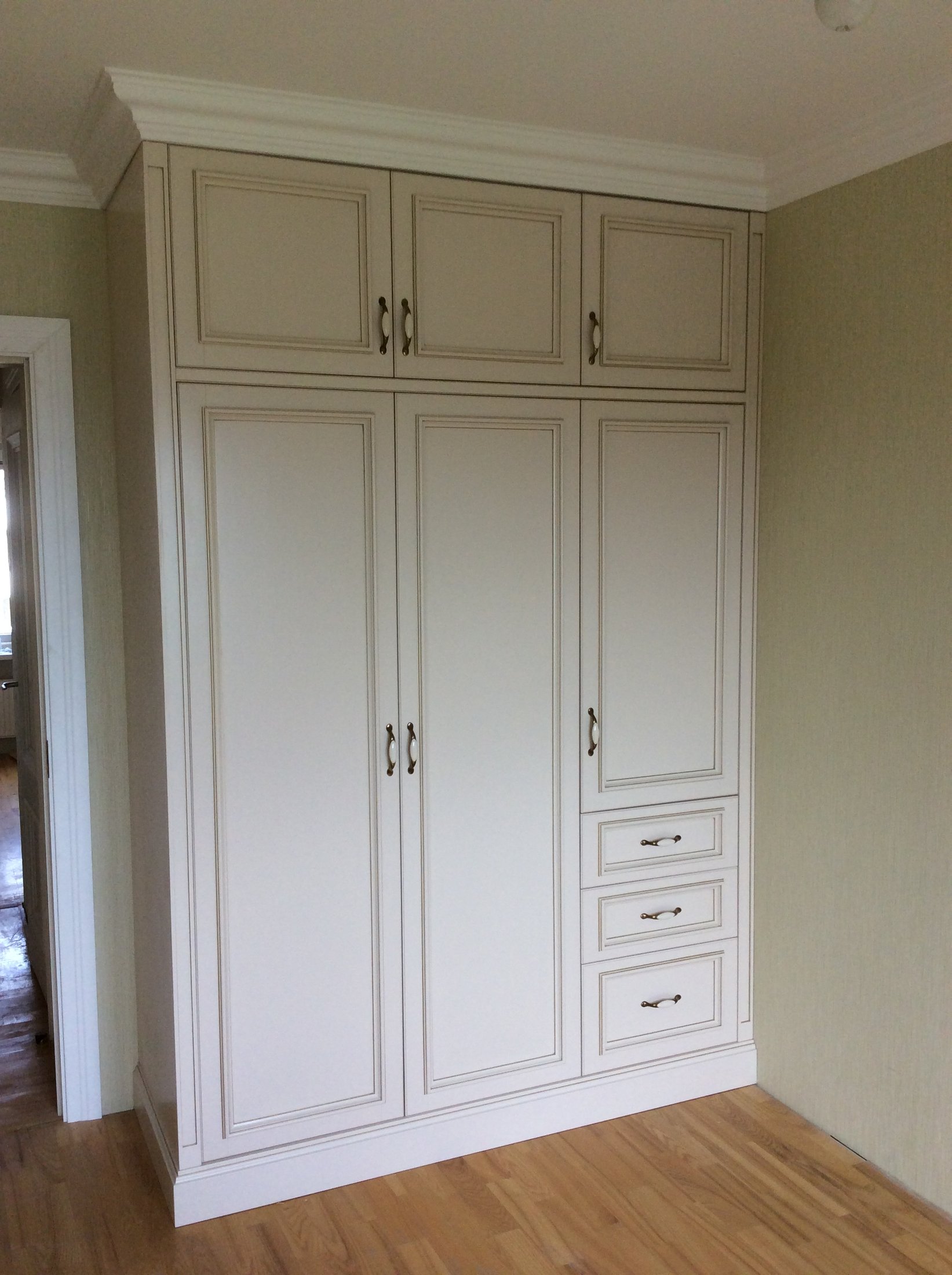 Klasisks balts skapis — UNIKA M